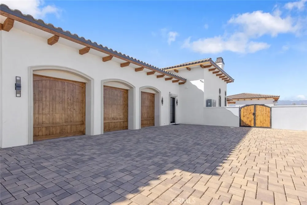 277 Crestview Avenue Camarillo, CA 93010