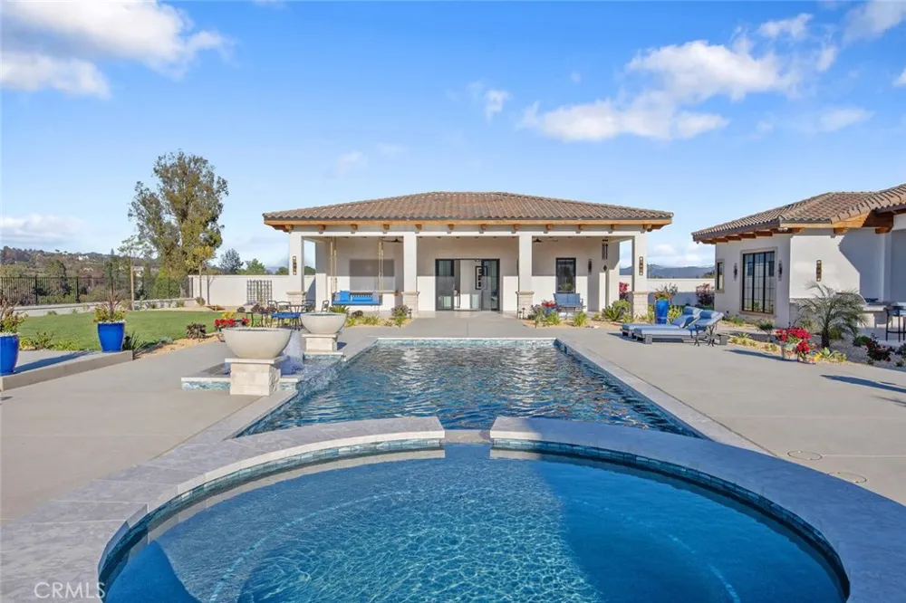 277 Crestview Avenue Camarillo, CA 93010