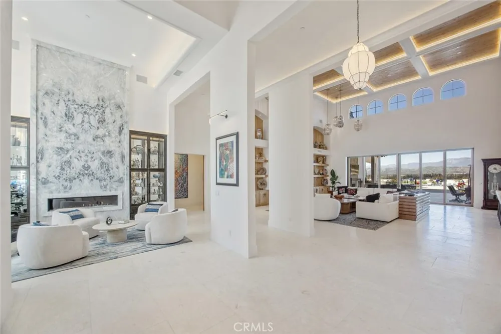 277 Crestview Avenue Camarillo, CA 93010