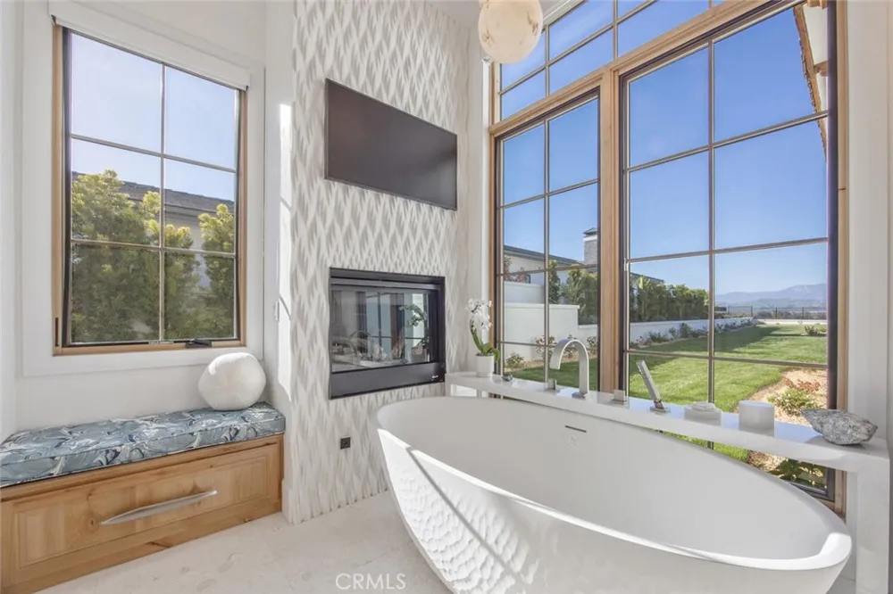 277 Crestview Avenue Camarillo, CA 93010