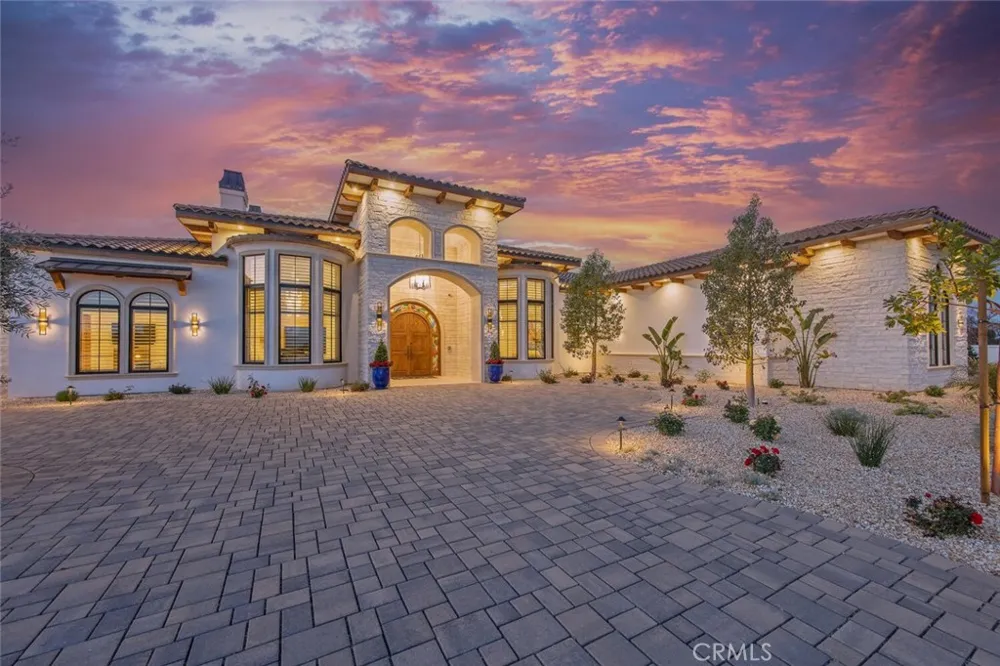 277 Crestview Avenue Camarillo, CA 93010