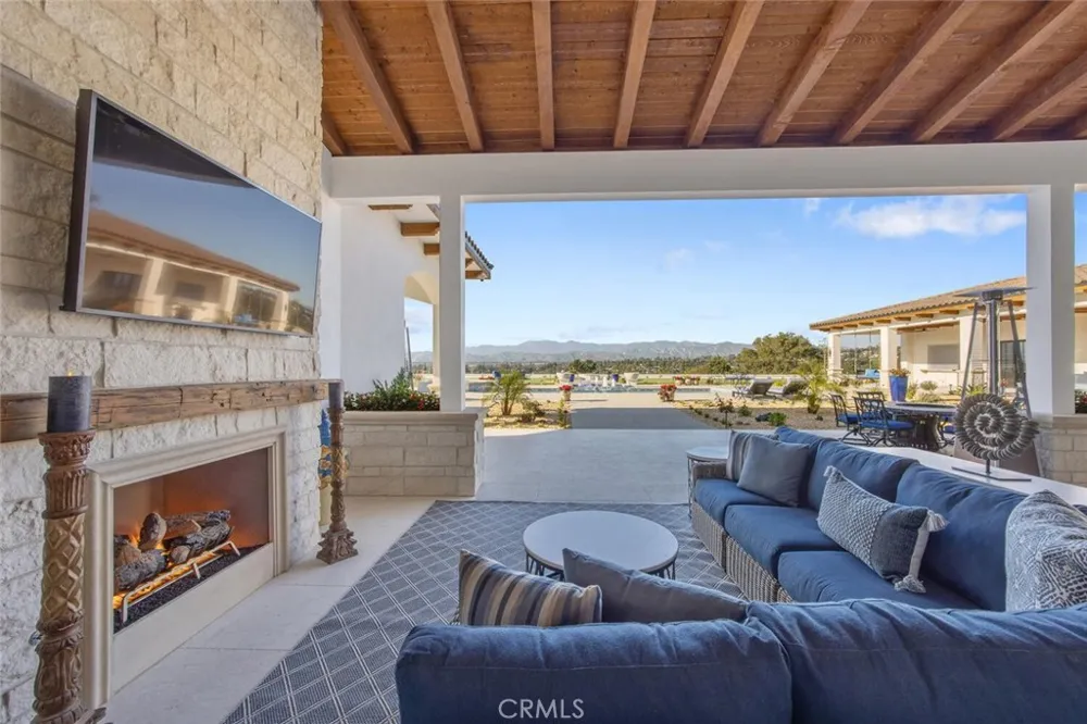 277 Crestview Avenue Camarillo, CA 93010