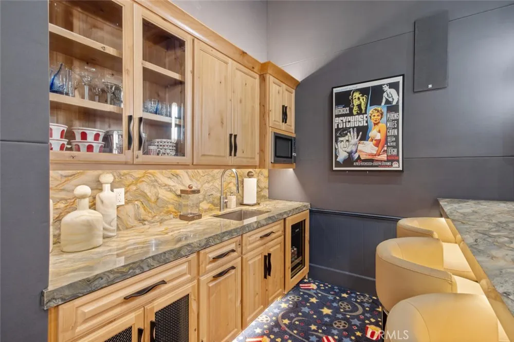 277 Crestview Avenue Camarillo, CA 93010