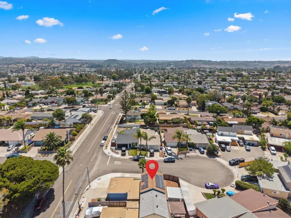 2787 Thunder Dr Oceanside, CA 92056