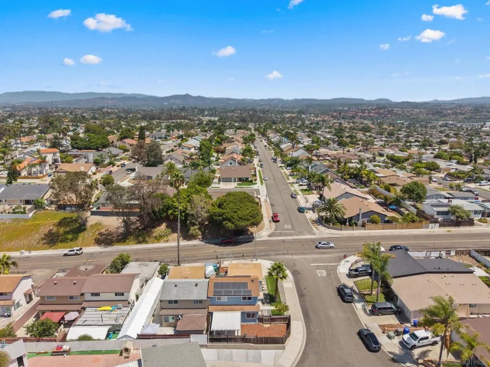 2787 Thunder Dr Oceanside, CA 92056