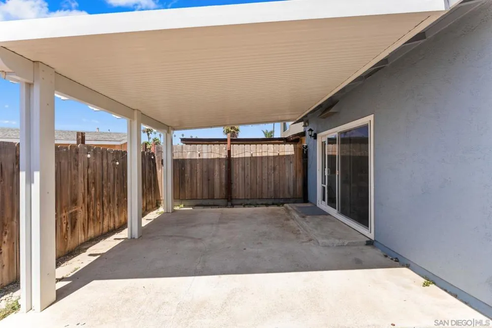 2787 Thunder Dr Oceanside, CA 92056