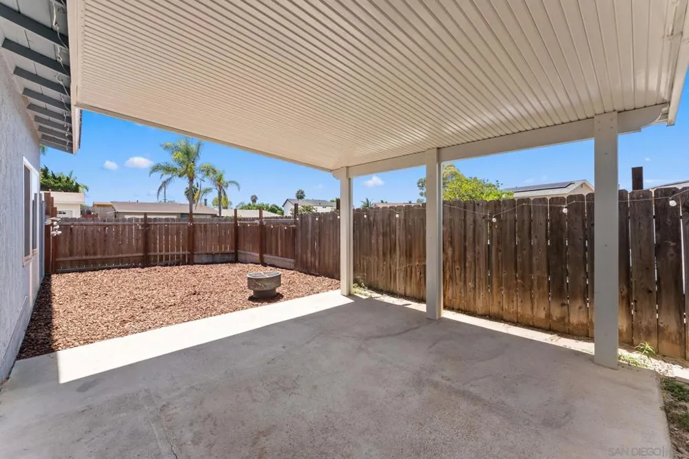 2787 Thunder Dr Oceanside, CA 92056