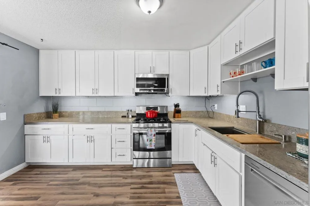 2787 Thunder Dr Oceanside, CA 92056