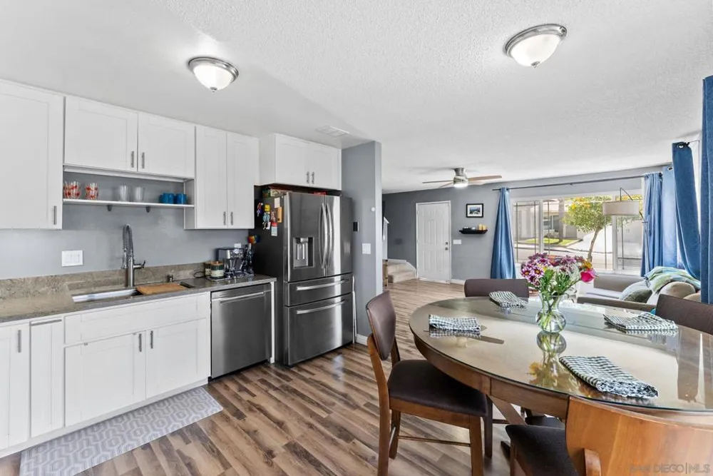 2787 Thunder Dr Oceanside, CA 92056