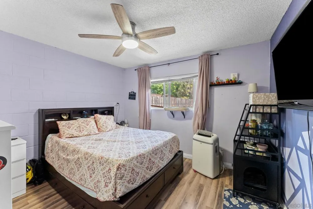 2787 Thunder Dr Oceanside, CA 92056