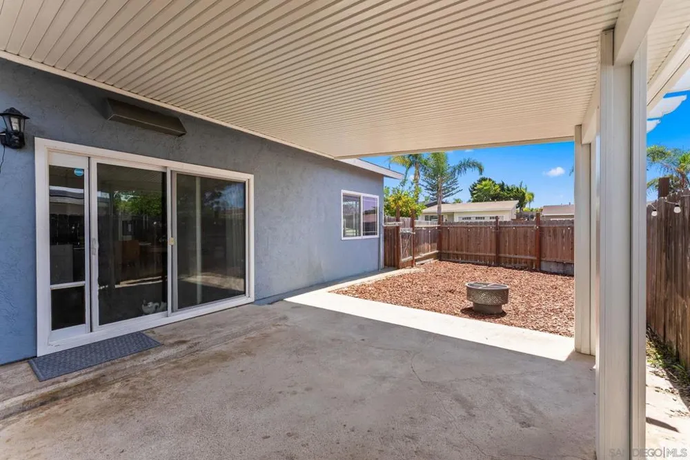 2787 Thunder Dr Oceanside, CA 92056