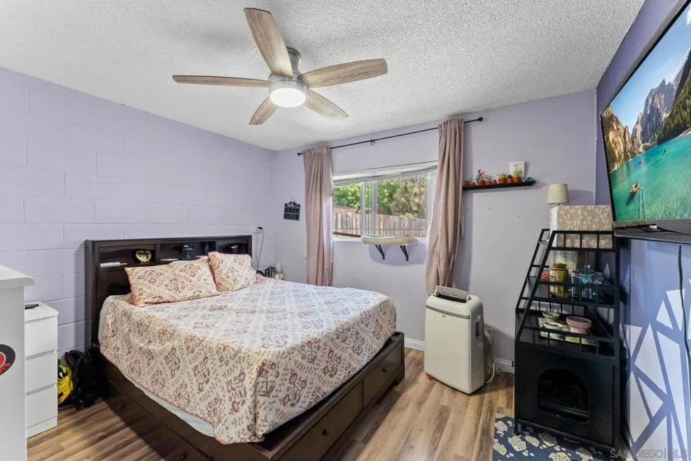2787 Thunder Dr Oceanside, CA 92056