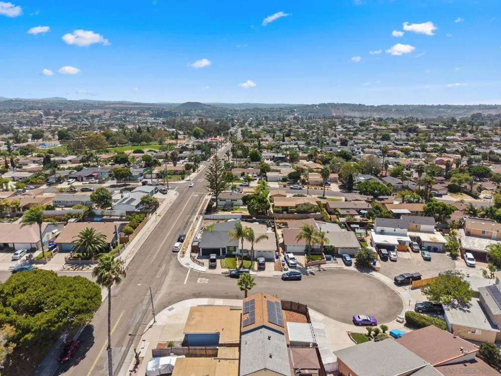 2787 Thunder Dr Oceanside, CA 92056