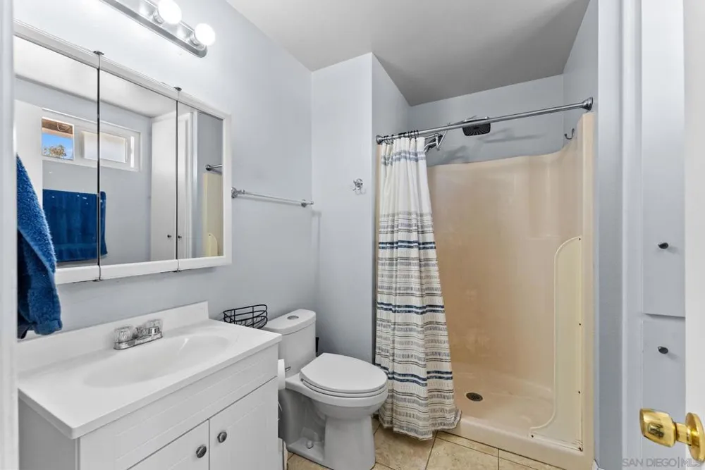 2787 Thunder Dr Oceanside, CA 92056