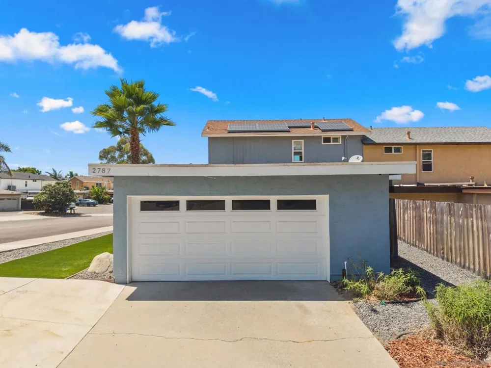 2787 Thunder Dr Oceanside, CA 92056