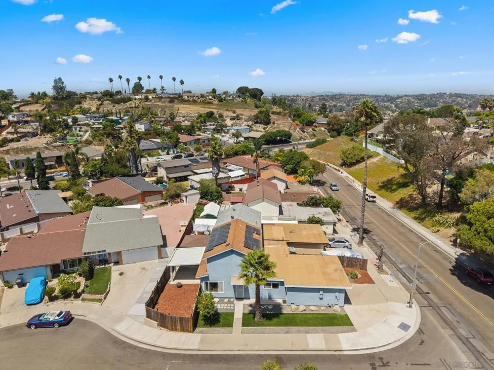 2787 Thunder Dr Oceanside, CA 92056