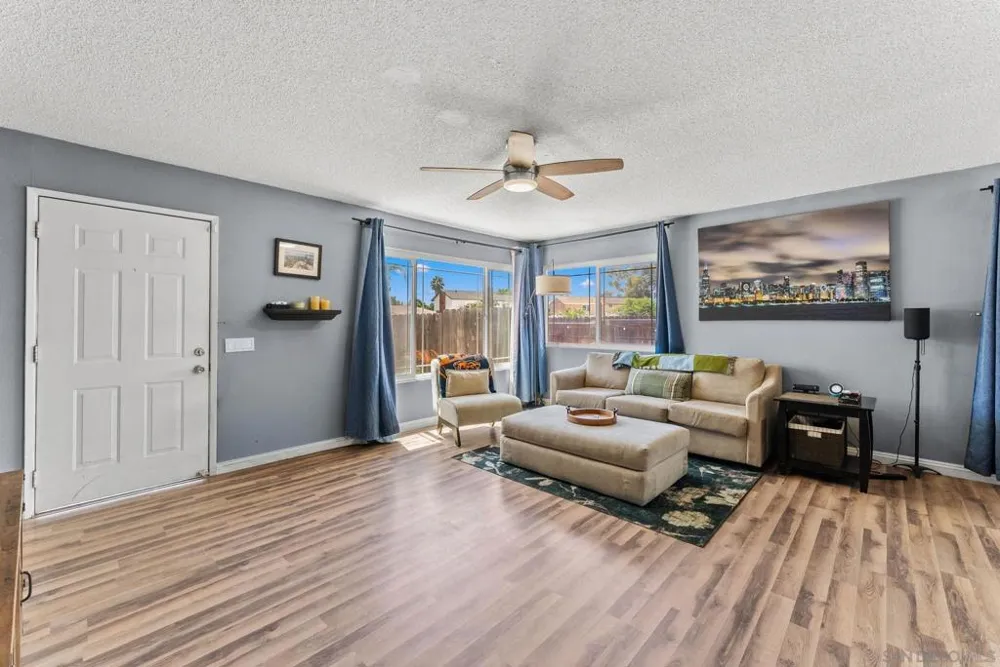 2787 Thunder Dr Oceanside, CA 92056