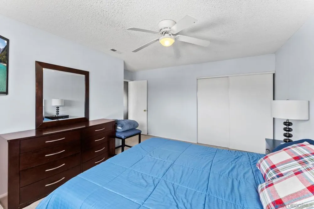 2787 Thunder Dr Oceanside, CA 92056
