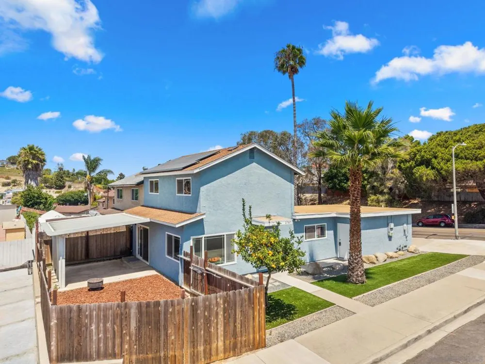 2787 Thunder Dr Oceanside, CA 92056