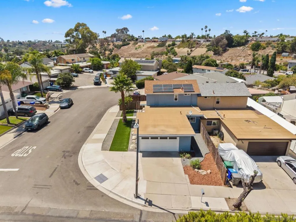 2787 Thunder Dr Oceanside, CA 92056