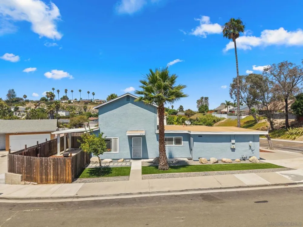 2787 Thunder Dr Oceanside, CA 92056