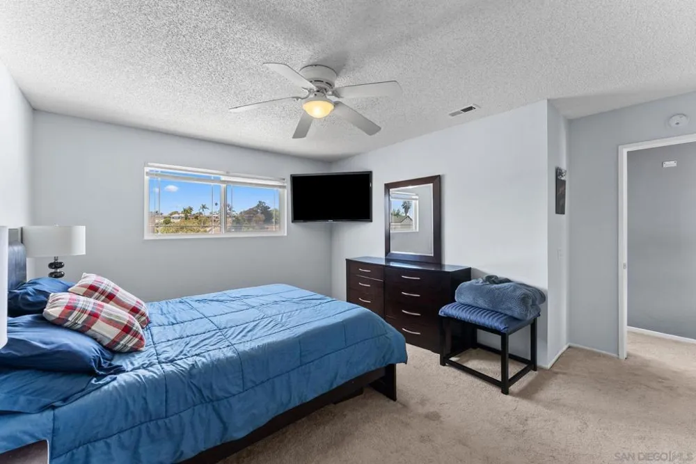 2787 Thunder Dr Oceanside, CA 92056