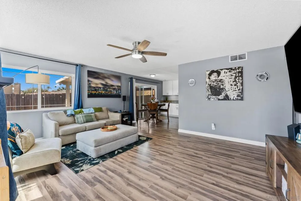 2787 Thunder Dr Oceanside, CA 92056