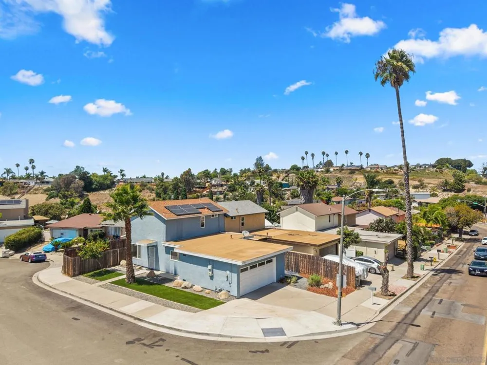 2787 Thunder Dr Oceanside, CA 92056