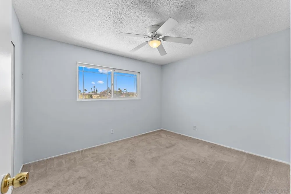 2787 Thunder Dr Oceanside, CA 92056