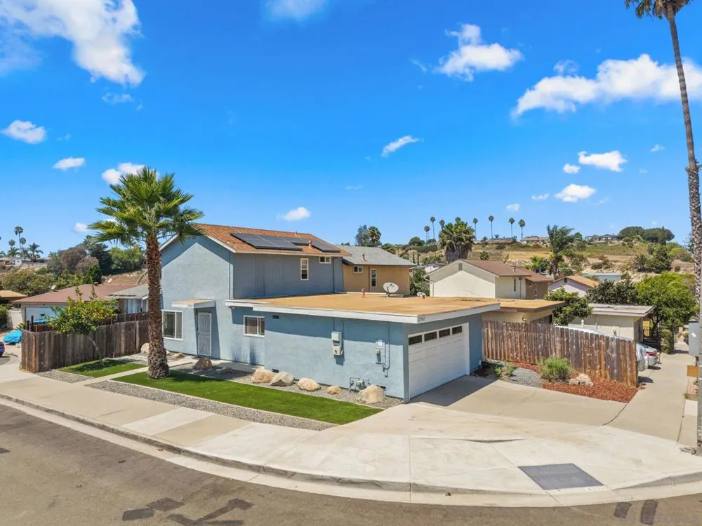 2787 Thunder Dr Oceanside, CA 92056