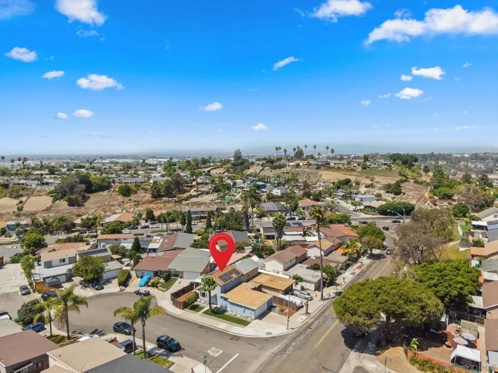 2787 Thunder Dr Oceanside, CA 92056