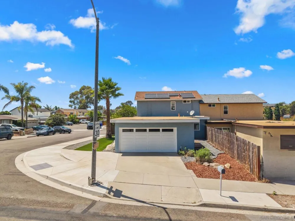 2787 Thunder Dr Oceanside, CA 92056