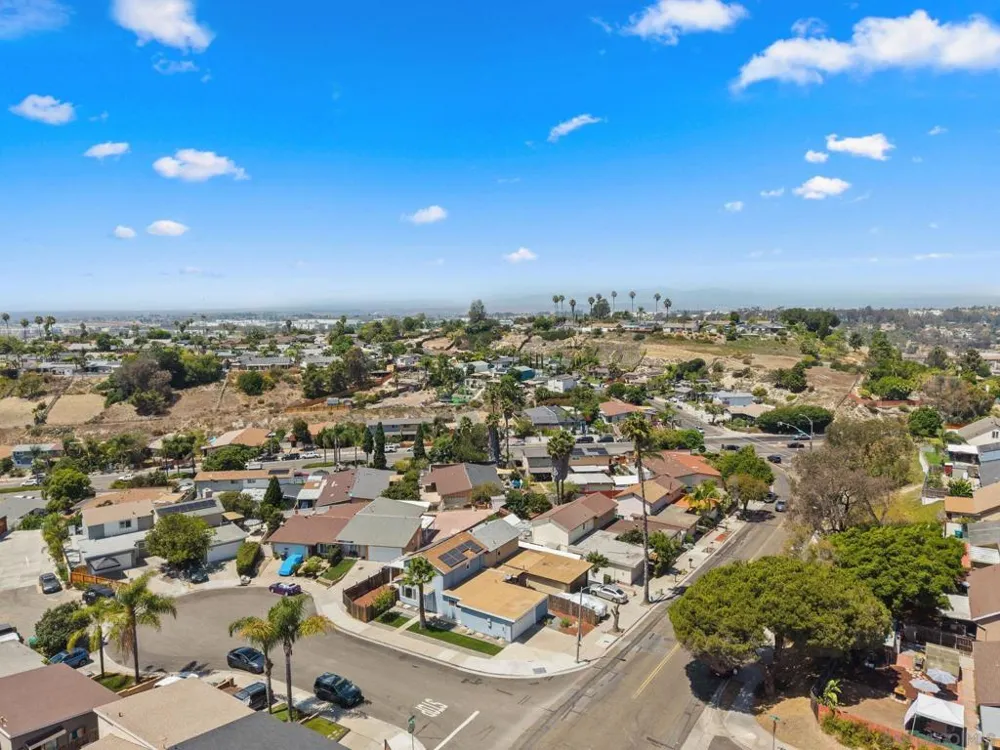 2787 Thunder Dr Oceanside, CA 92056