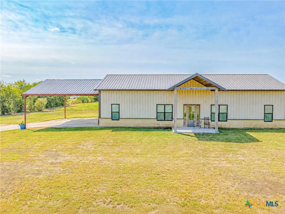 487 County Road 301 Shiner, TX 77984