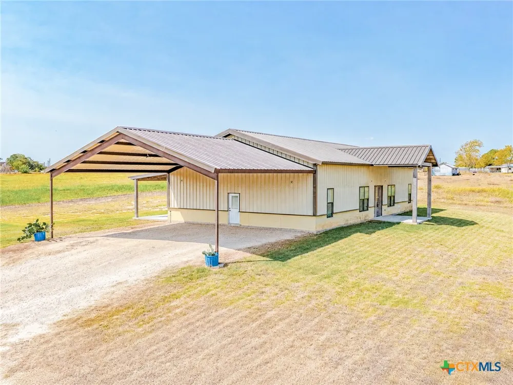 487 County Road 301 Shiner, TX 77984