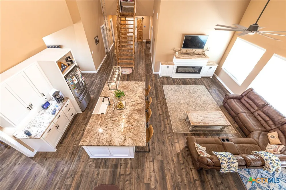 487 County Road 301 Shiner, TX 77984