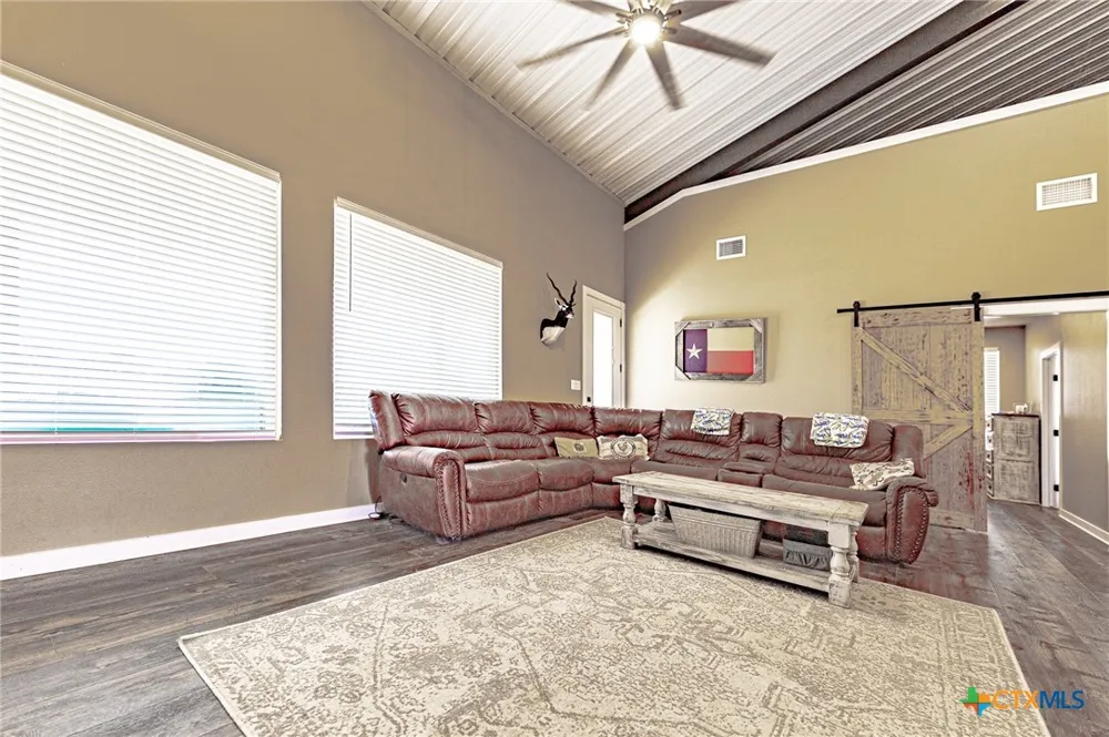 487 County Road 301 Shiner, TX 77984