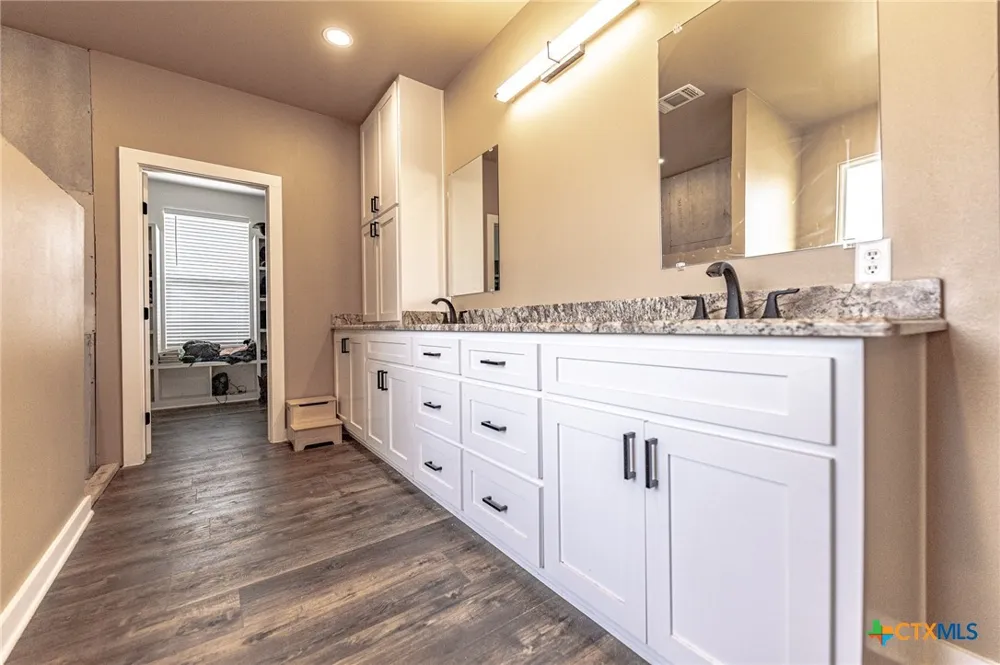 487 County Road 301 Shiner, TX 77984