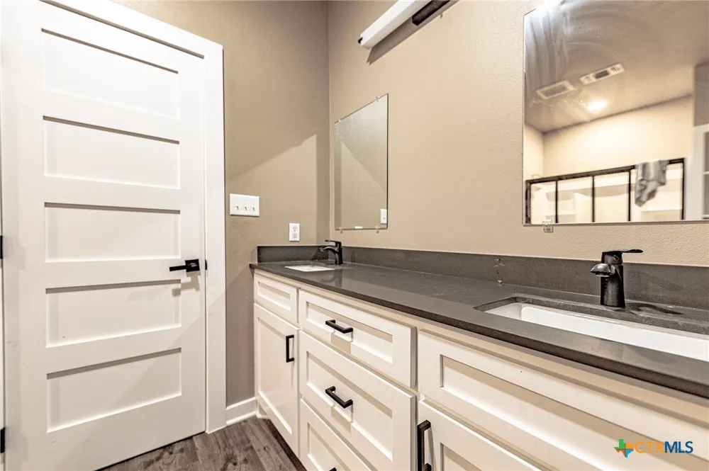 487 County Road 301 Shiner, TX 77984