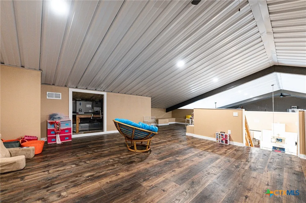 487 County Road 301 Shiner, TX 77984