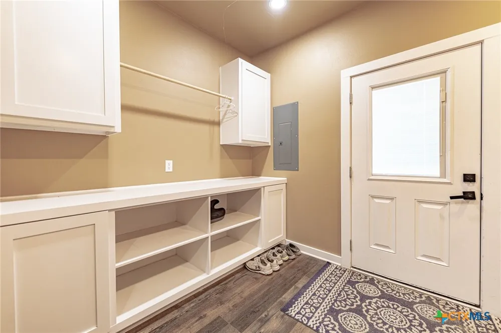 487 County Road 301 Shiner, TX 77984