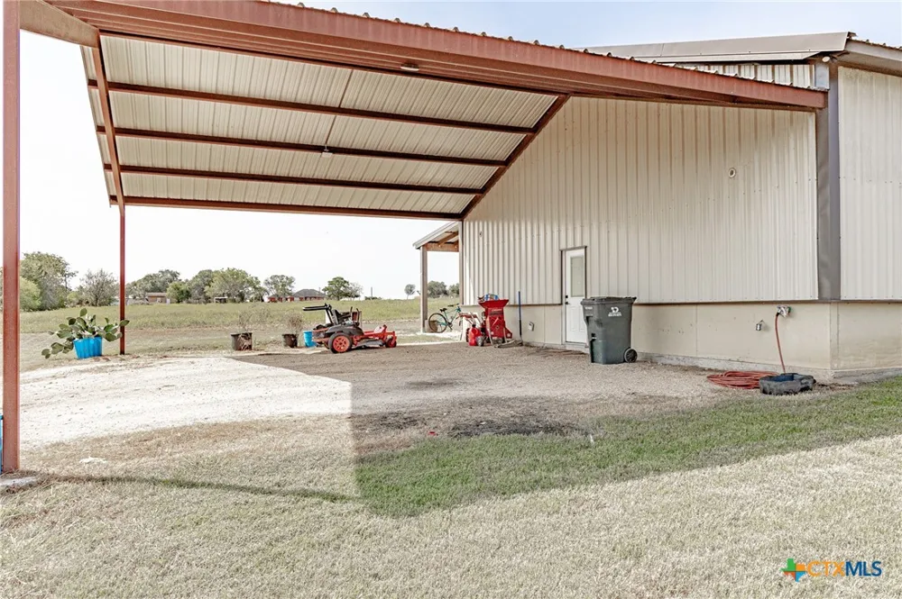 487 County Road 301 Shiner, TX 77984