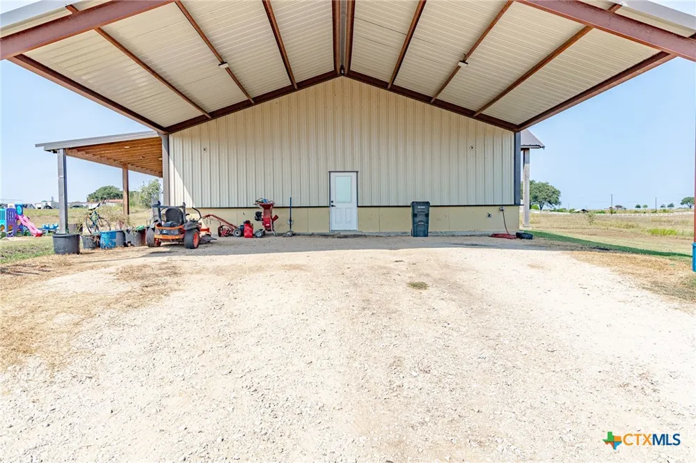 487 County Road 301 Shiner, TX 77984