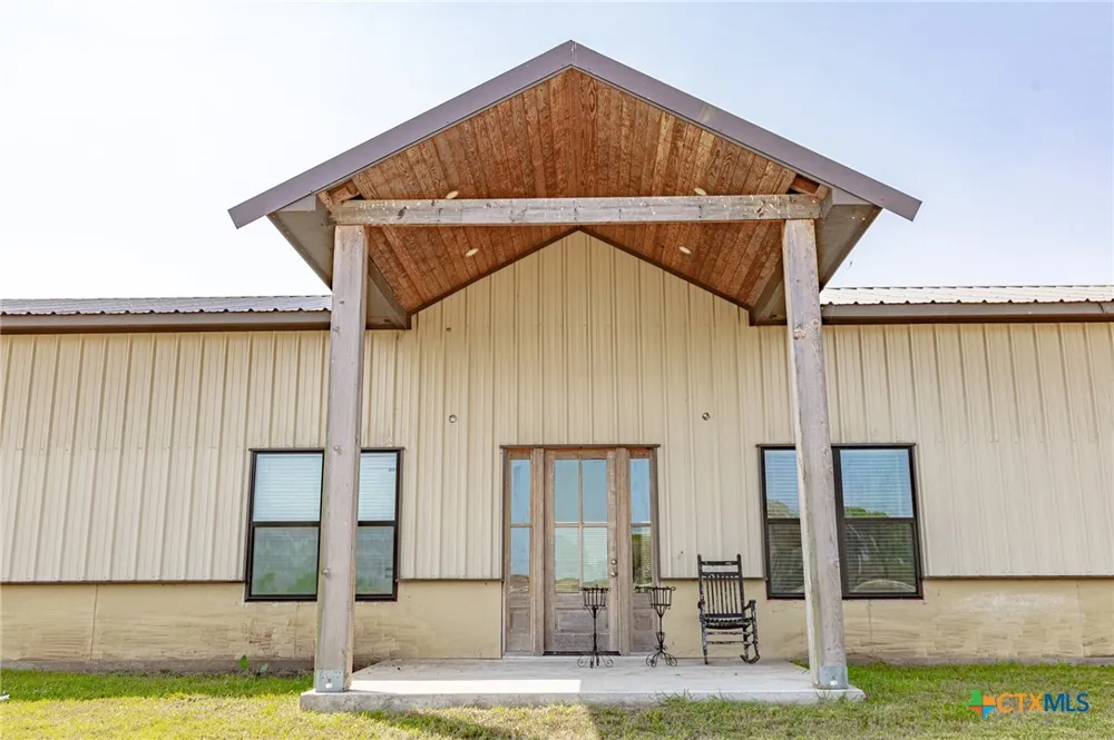 487 County Road 301 Shiner, TX 77984