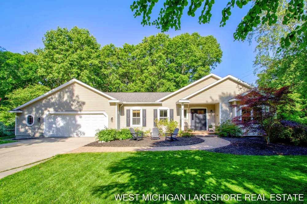 3260 Lorrimar Lane Saugatuck, MI 49453