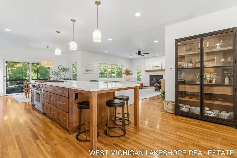 3260 Lorrimar Lane Saugatuck, MI 49453