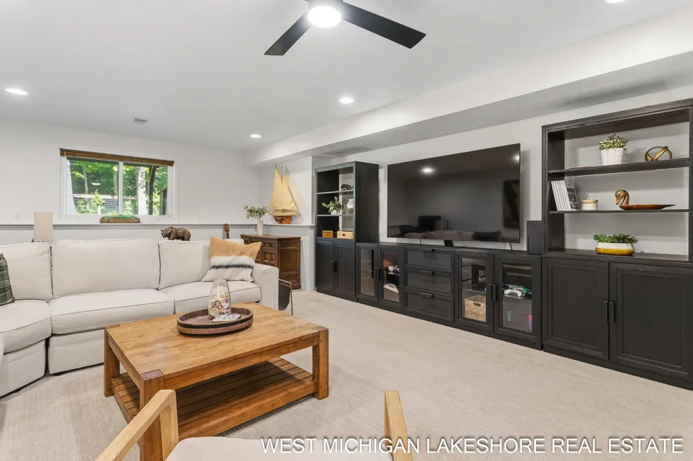 3260 Lorrimar Lane Saugatuck, MI 49453