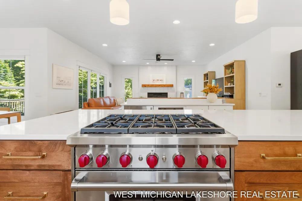 3260 Lorrimar Lane Saugatuck, MI 49453