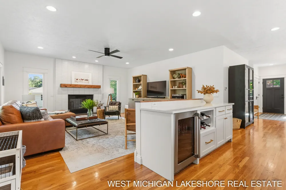 3260 Lorrimar Lane Saugatuck, MI 49453