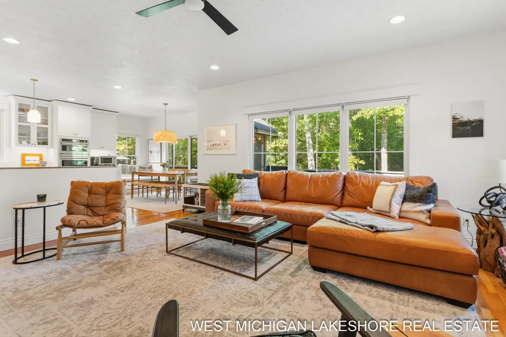 3260 Lorrimar Lane Saugatuck, MI 49453